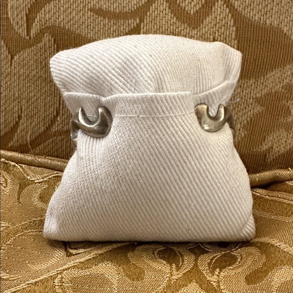 Elegant Sterling Silver Bracelet - Picture 2 of 2